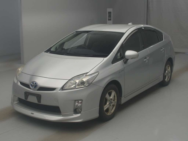 TOYOTA PRIUS — фото