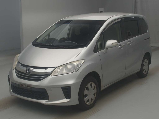 HONDA FREED — фото