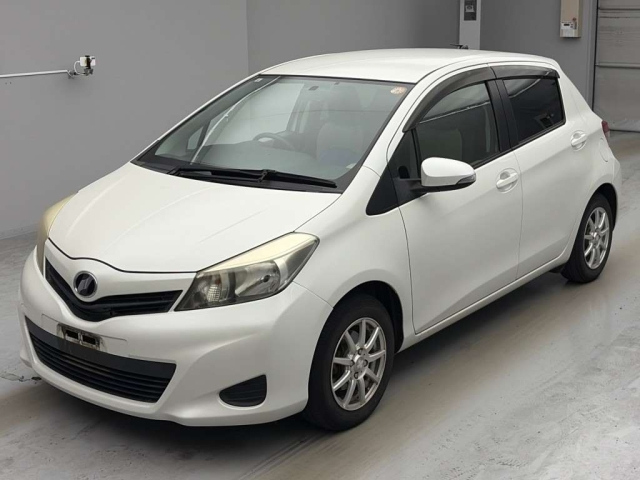 TOYOTA VITZ — фото
