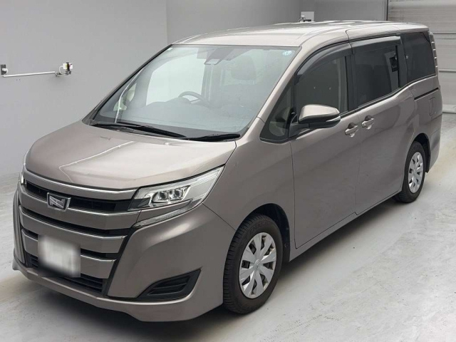 TOYOTA NOAH — фото