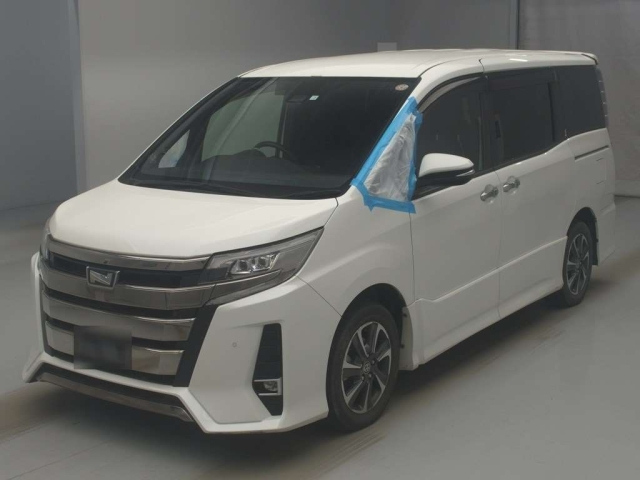 TOYOTA NOAH — фото