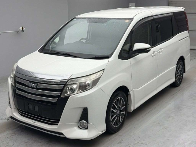 TOYOTA NOAH — фото