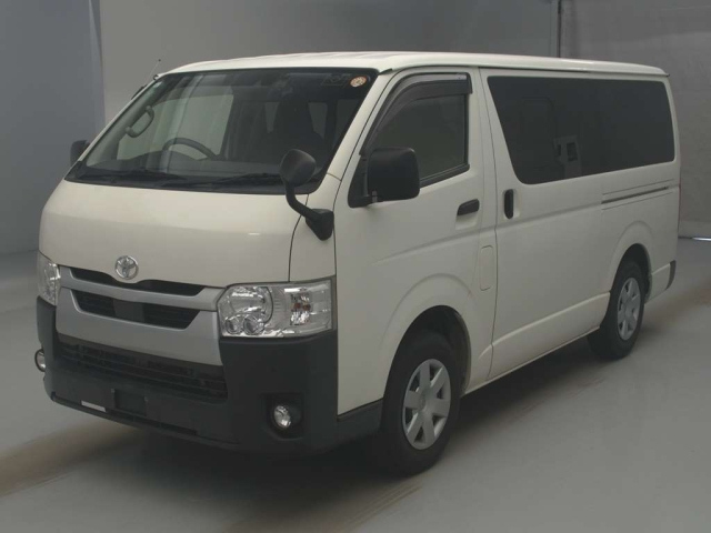 TOYOTA HIACE — фото