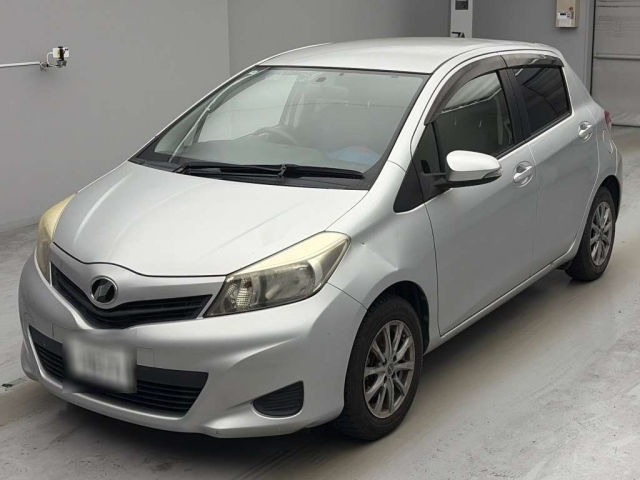 TOYOTA VITZ — фото