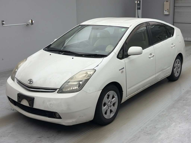 TOYOTA PRIUS — фото