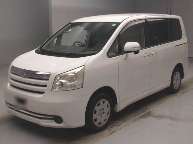 TOYOTA NOAH — фото