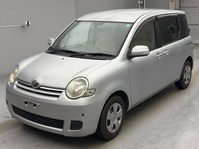 TOYOTA SIENTA — фото