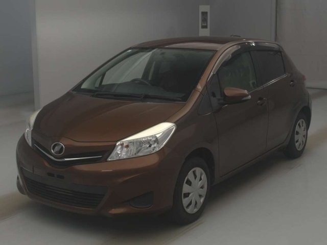 TOYOTA VITZ — фото