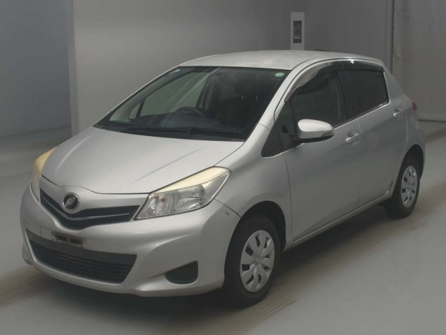 TOYOTA VITZ — фото