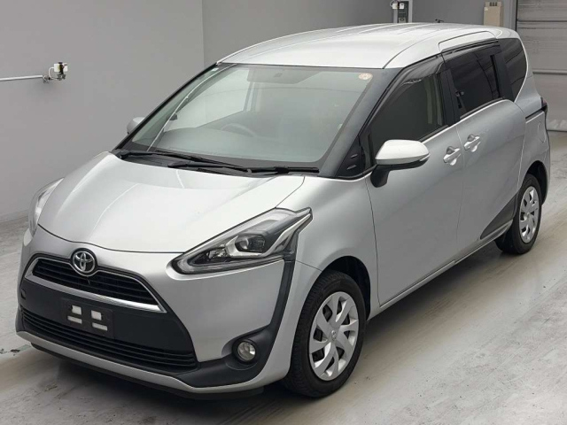 TOYOTA SIENTA — фото