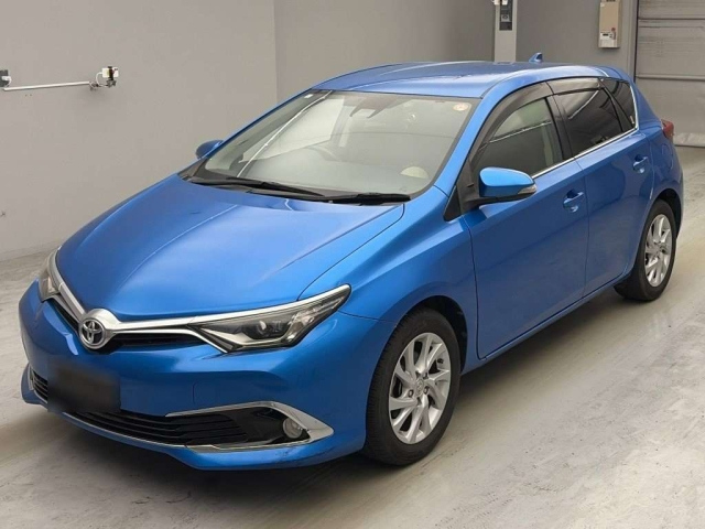 TOYOTA AURIS — фото