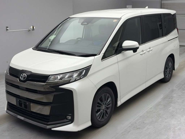 TOYOTA NOAH — фото