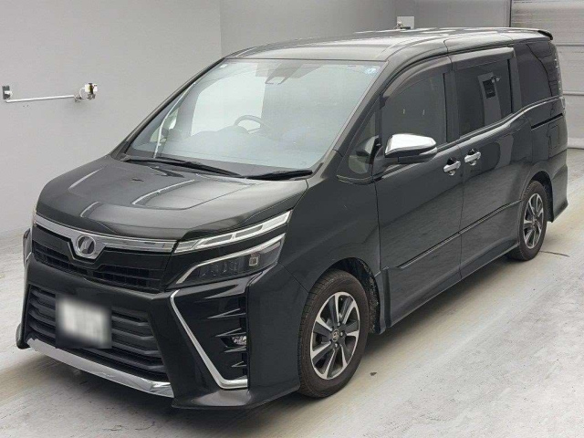 TOYOTA VOXY — фото