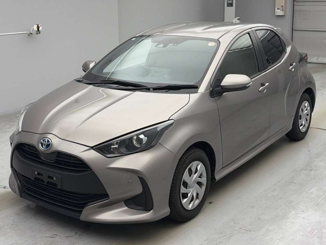 TOYOTA YARIS — фото
