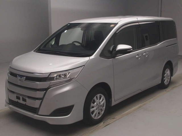 TOYOTA NOAH — фото