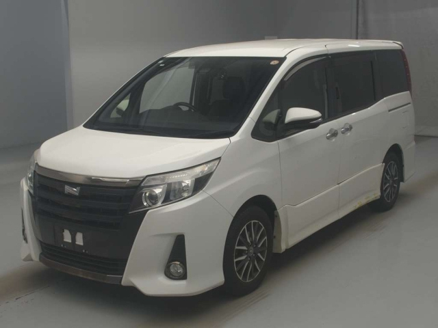 TOYOTA NOAH — фото