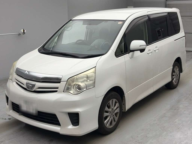 TOYOTA NOAH — фото