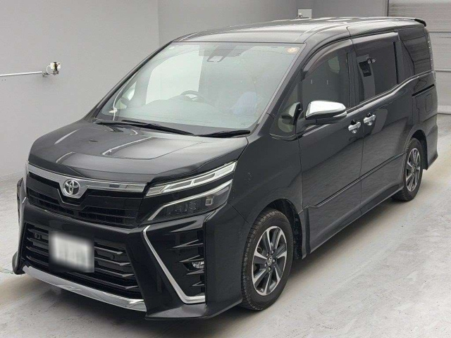TOYOTA VOXY — фото