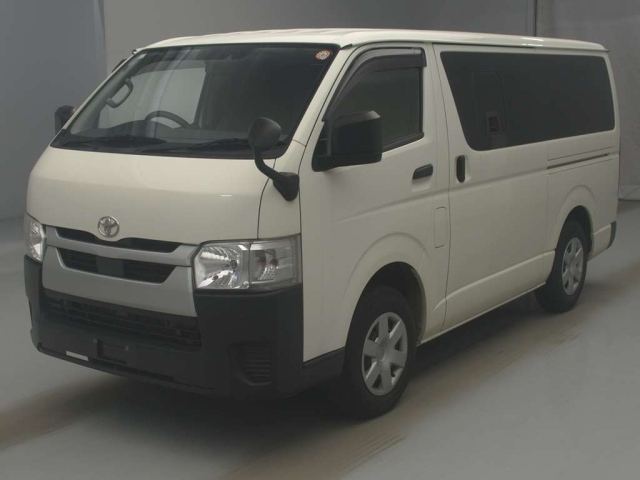 TOYOTA HIACE — фото