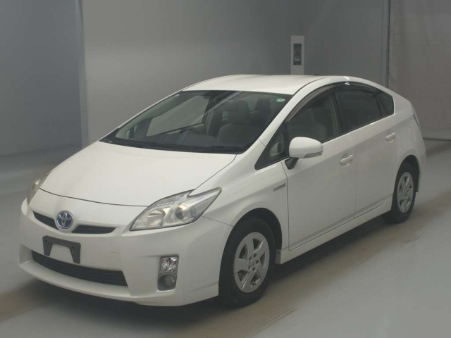 TOYOTA PRIUS — фото