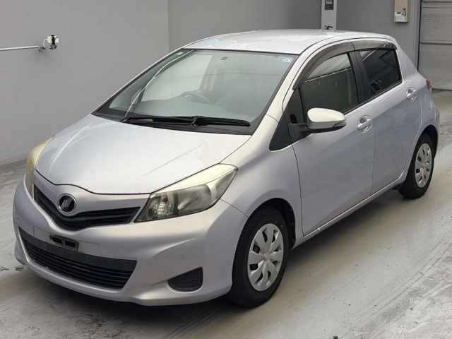 TOYOTA VITZ — фото