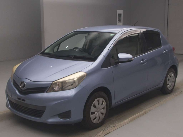 TOYOTA VITZ — фото