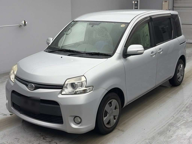 TOYOTA SIENTA — фото