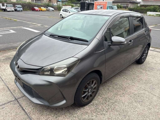 TOYOTA VITZ — фото