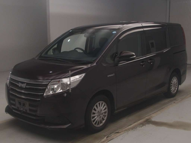 TOYOTA NOAH — фото