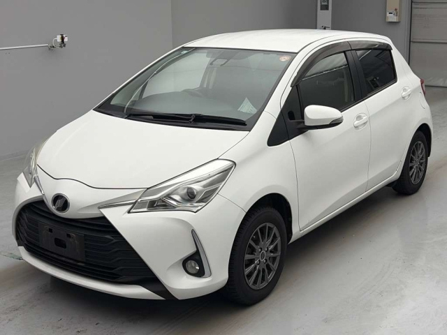 TOYOTA VITZ — фото