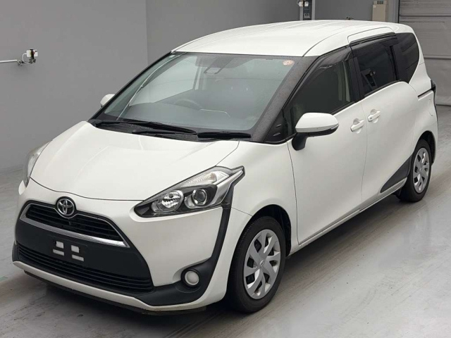 TOYOTA SIENTA — фото