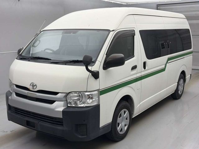 TOYOTA HIACE — фото