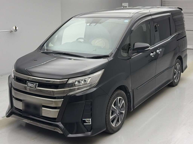 TOYOTA NOAH — фото