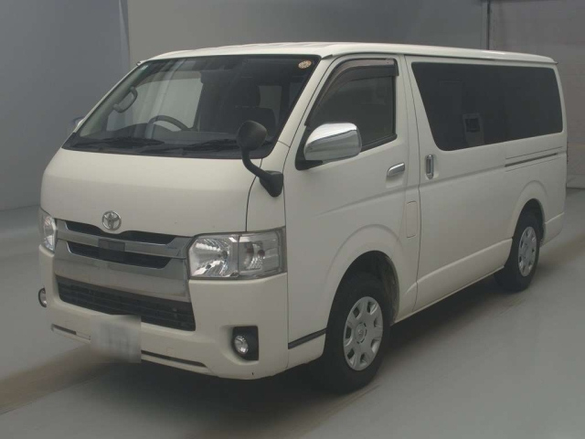 TOYOTA HIACE — фото