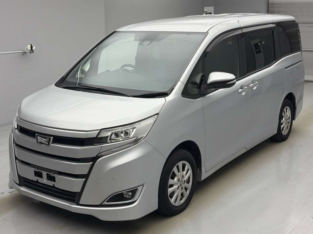 TOYOTA NOAH — фото