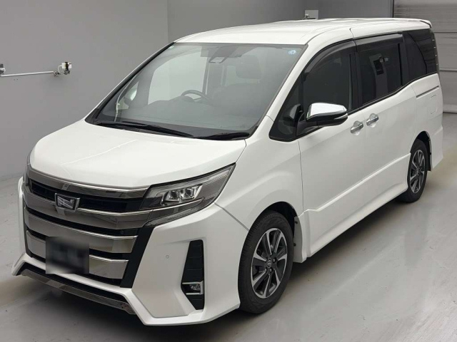 TOYOTA NOAH — фото