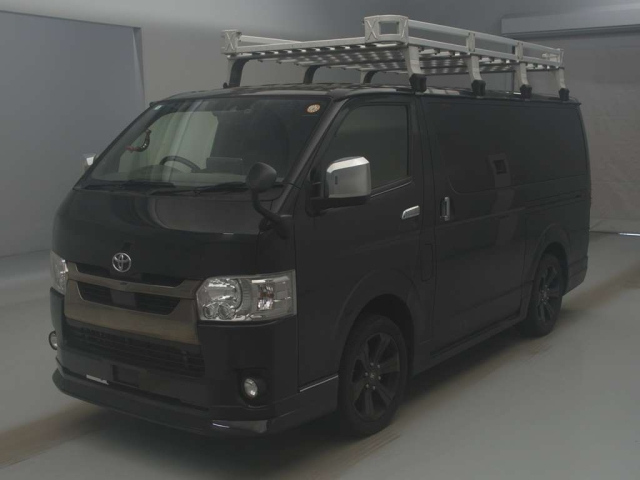 TOYOTA HIACE — фото
