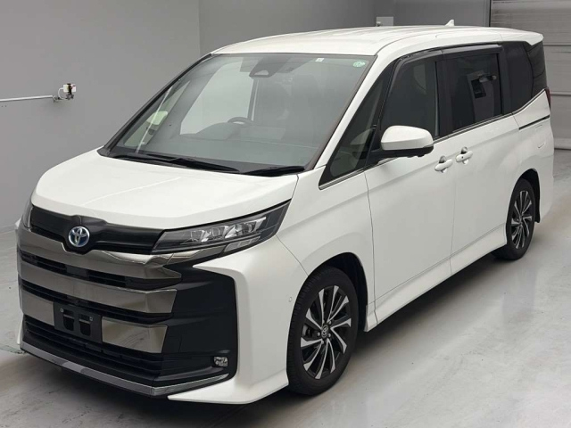TOYOTA NOAH — фото