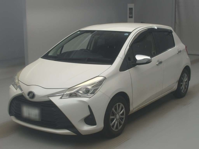 TOYOTA VITZ — фото