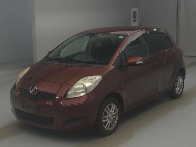 TOYOTA VITZ — фото