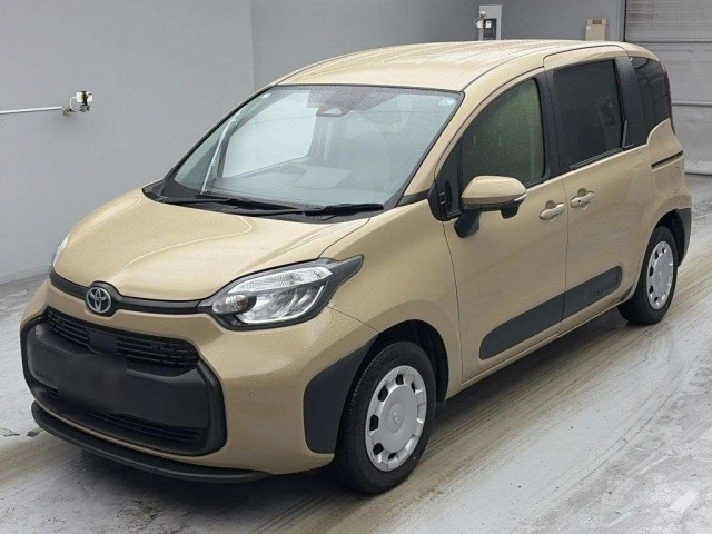 TOYOTA SIENTA — фото