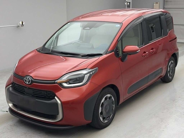 TOYOTA SIENTA — фото