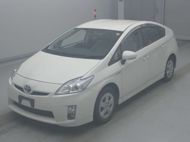TOYOTA PRIUS — фото