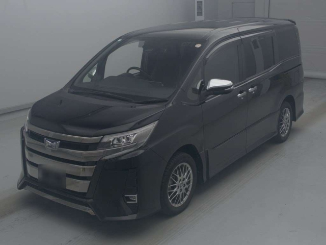 TOYOTA NOAH — фото