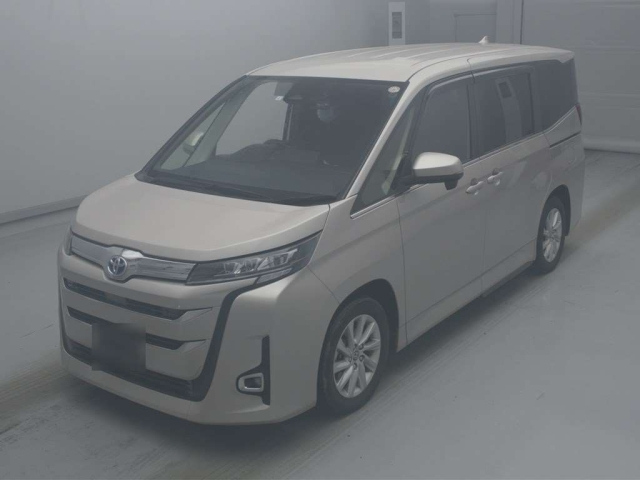TOYOTA NOAH — фото