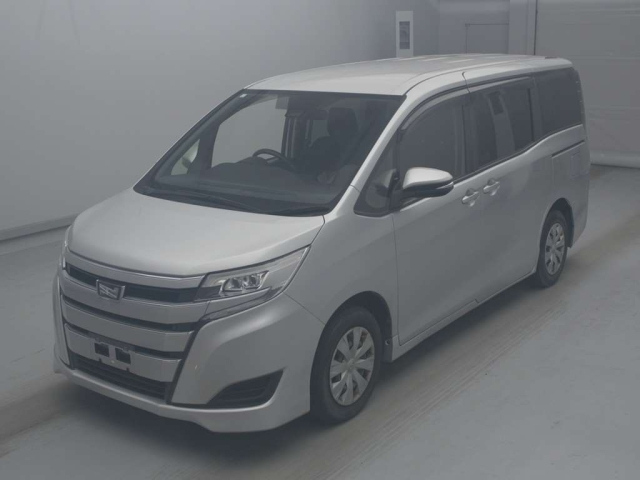 TOYOTA NOAH — фото
