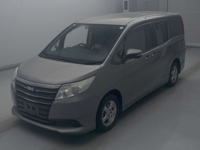 TOYOTA NOAH — фото