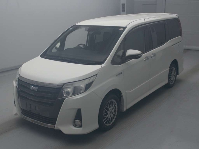 TOYOTA NOAH — фото