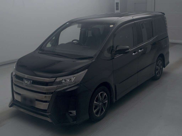 TOYOTA NOAH — фото