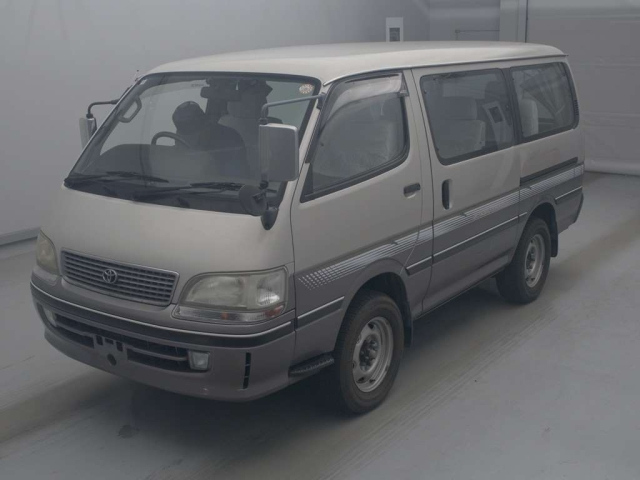 TOYOTA HIACE — фото